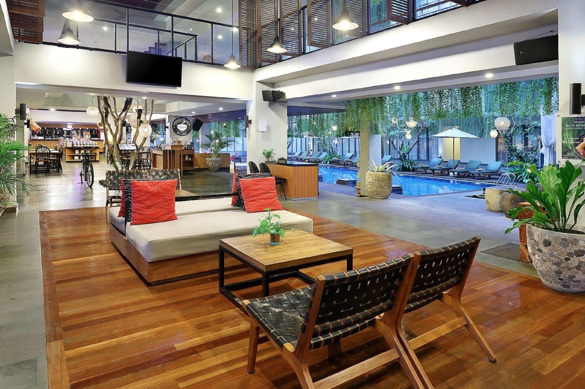 Hotel Neo+ Kuta Legian By Aston Exterior foto
