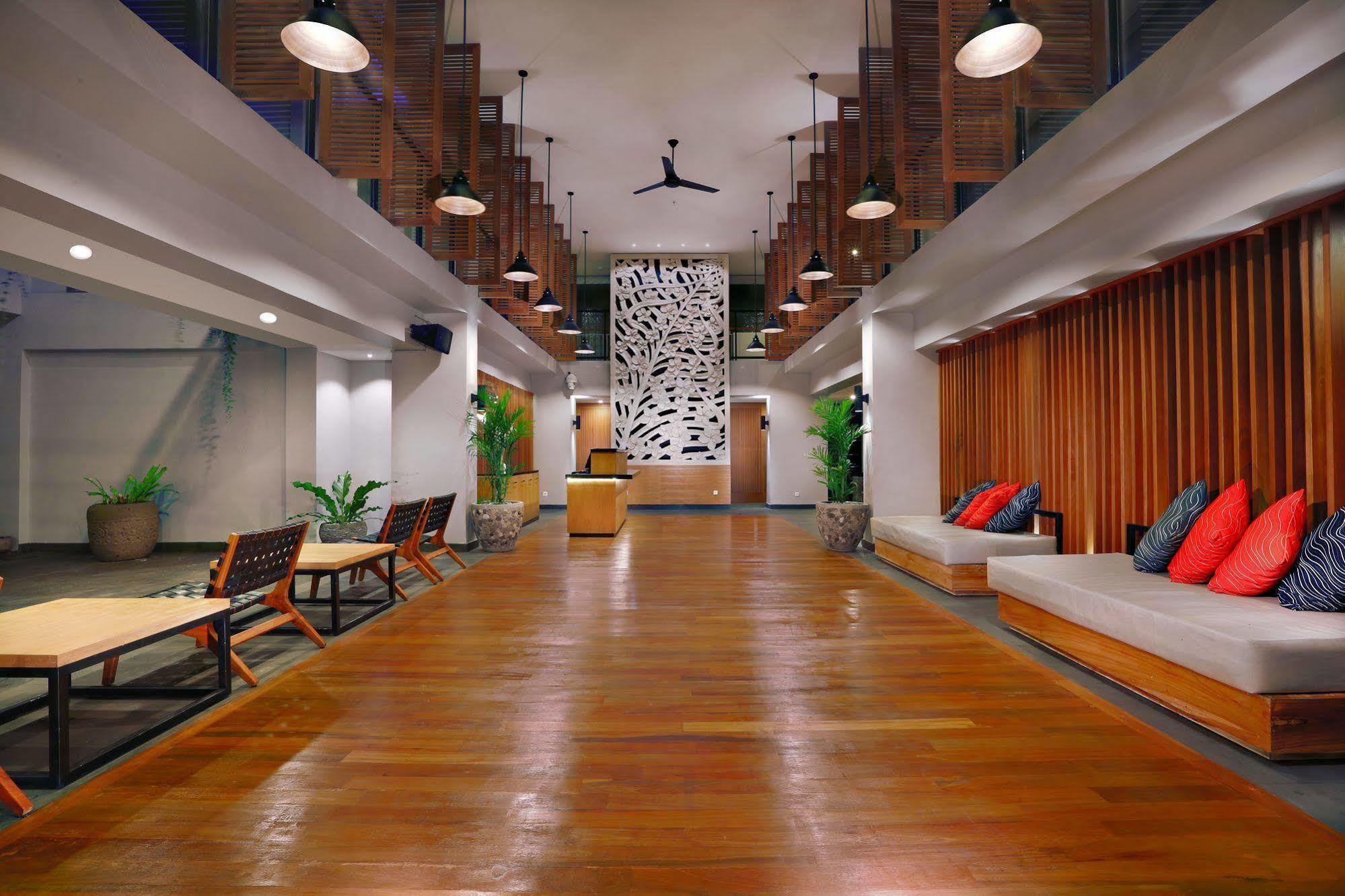 Hotel Neo+ Kuta Legian By Aston Exterior foto